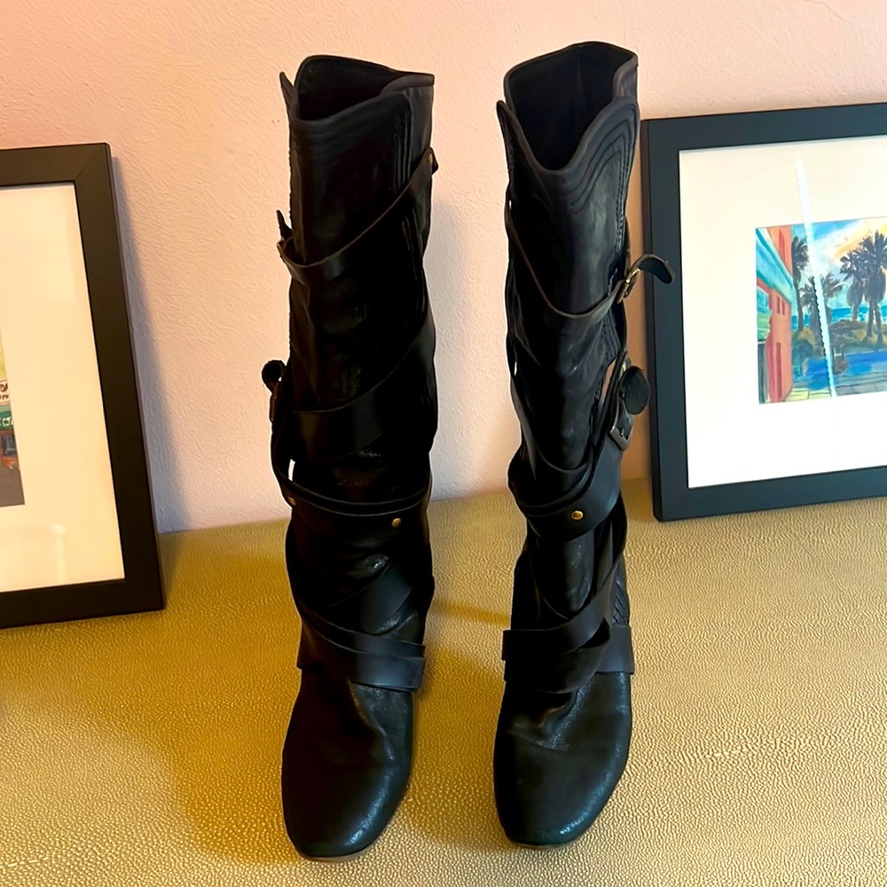 Authentic Chloe boots!! Wraparound straps for chic look!